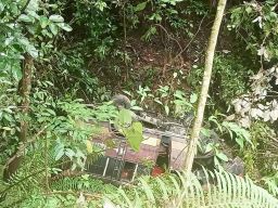 Bus Penumpang Masuk Jurang Sedalam 30 Meter, 2 Tewas dan 11 Terluka