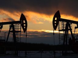 OPEC+ Pangkas Produksi Minyak 2,2 Juta Barel Per Hari