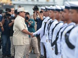 Menhan Prabowo Lepas Kapal Rumah Sakit TNI AL untuk Misi Kemanusiaan di Palestina