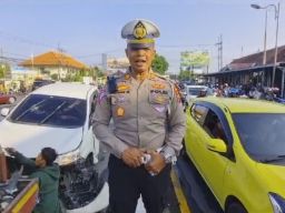 Terjadi Kecelakaan Tunggal di Layang Waru, Mobil Berhasil Dievakuasi, Lalin Lancar