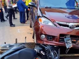 Mobil Tabrak Pengendara Motor dan Pejalan Kaki di Cimahi, Satu Orang Patah Tulang