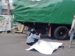 Kecelakaan di Manyar Gresik, Motor Lawan Fuso, Korban Meninggal di Lokasi Kejadian