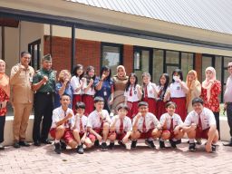 Ikfina Fahmawati Tenerima Kunjungan Siswa SD Kiddoz di Unit Pelaksana Teknis UPT