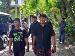 Hadir Temui Warga I Gusti Agung Putu Sutarja, Sosok Pemimpin Yang Selalu Dekat Dengan Rakyatnya