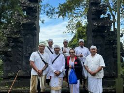 I Gusti Agung Putu Sutarja, Memohon Restu di Pura Luhur Puncak Adeng Tabanan untuk Pemilu Damai