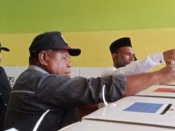 Ali Baham Mencoblos di TPS 1 kampung Kapaurtutin, Imbau Warga untuk Tidak Golput