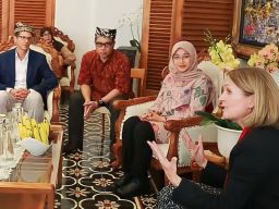 Ipuk Fiestiandani Mulai Terapkan Sistem Pengolahan Sampah ke 15 Desa di Banyuwangi