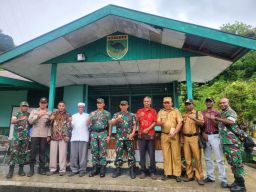 Dandim 1803 Fakfak Hadiri Launching Air Bersih oleh Bapak KASAD secara Virtual di Distrik Kokas