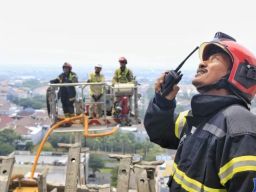 Kebakaran di proyek Apartemen Bella Pakuwon City Surabaya, Damkar Bergerak Cepat