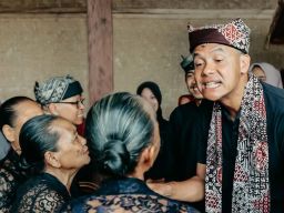 Ngopi Bareng Suku Osing, Ganjar Pranowo Berjanji Bantu Pengembangan Desa Kemiren