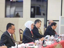 Khofifah Indar Parawansa Minta Bank Jatim Waspada Dampak Politik Dunia Tahun 2024