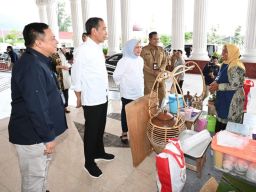Presiden Jokowi Optimis Separuh dari Nasabah Mekaar PNM Bisa Naikkan Kelas