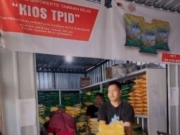 Meski Ada Kenaikan, Pemkot Surabaya Jamin Stok Beras Ramadan dan Idul Fitri Aman