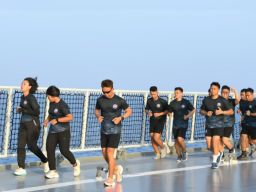 Melintasi Laut Merah, Prajurit TNI AL Satgas Port Visit Mesir 2024 Tetap Semangat Olahraga