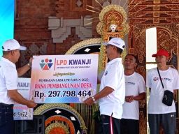 Bendesa Desa Adat Kwanji Mengapresiasi Peran Luar Biasa LPD dalam HUT ke-31 Tahun