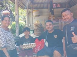 Komunitas Sewanam Dharma Bagikan Paket Sembako untuk Lansia dan Yatim Piatu di Gianyar