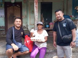 Prebekel Desa Bakbakan Apresiasi Komunitas Sewanam Dharma atas Kepedulian Berbagi Sembako