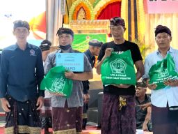 HUT ke 32, LPD Desa Adat Penatih Sumbangkan Dana Pembangunan Rp 389,1 Juta