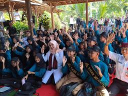 Sekardadu Dilanjutkan, Ipuk Fiestiandani Gandeng Pelajar Kampanyekan Kelestarian Sungai