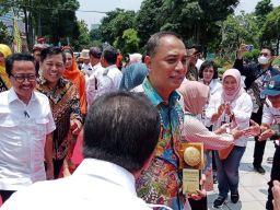 Pemkot Surabaya 8 Kali Raih Adipura Kencana, Eri Cahyadi Gelar Arak-arakan