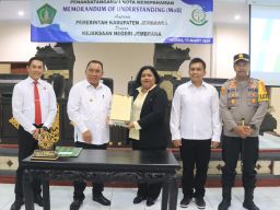 Pemkab dan Kajari Jembrana Teken MoU Bidang Perdata