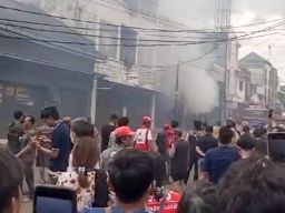 Kebakaran Kedai Mie di Jalan Cibadak Bandung, Lebih dari 11 Armada Dikerahkan ke TKP