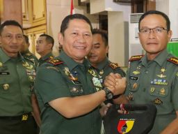 Pada Rapim TNI AD di Makodam V Brawijaya, Mayjend TNI Rafael Bagikan 75 Unit Motor