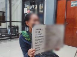 Satpol PP Kota Surabaya Merazia WRSE di Kawasan Makam Kembang Kuning