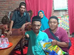 Bantuan Sembako untuk Ikhsan, Remaja Penuh Semangat di Jembrana