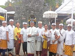 Persiapan Rakerda DPD Perbarindo Bali, Dimulai Persembahyangan Bersama di Pura Dalem Sakenan