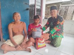 PT SMS dan MD KAHMI Bagi Sembako ke Desa Tegalbadeng Barat, Jembrana