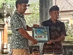 LPD Serai Kembangmerta Serahkan Dana Pembangunan dan Luncurkan LPD Mobile