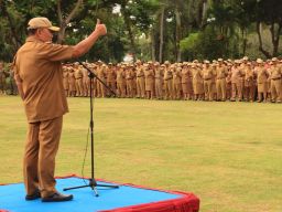 PASTIKAN THR DAN GAJI KE - 13 CAIR 100 PERSEN , BUPATI TAMBA AJAK PEGAWAI KERJA KERAS