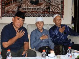 Sampaikan Selamat Lebaran, Bupati Tamba Sambangi Sejumlah Tokoh Muslim Jembrana
