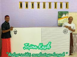 Gerakan Pemuda Loloan dan Remaja Loloan Timur Salurkan Papan Tulis untuk TPQ Assyafiiyah