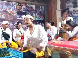 PT BPR Suryajaya Ubud (Bank Surya) Menggelar Tirtayatra di Pura Agung Besakih