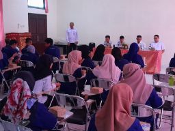 Kepala UPTD BLK Jembrana Menutup Secara Resmi Program Pelatihan Garmen Apparel dan Desain Grafis