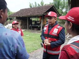 PMI Jembrana Salurkan Bantuan Pipanisasi kepada Kelompok Air Bersih Merta Jati
