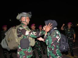 Dankormar Berangkatkan Satgas Pamtas RI-PNG Mobile Yonif 6 di Bandara Halim