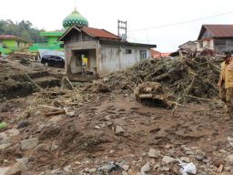 Menyusul Banjir Lahar Dingin dan Longsor di Sumbar, BNPB dan BMKG Gelar Operasi Modifikasi Cuaca