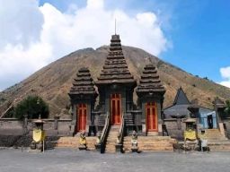 Gunung "Bromo" Berasal dari Kata "Brahma", Nikmati Lautan Pasir dan Gunung Suci yang Memukau