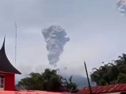 Gunung Marapi Sumatra Barat Erupsi, Kolom Abu Mencapai 2.000 Meter di Atas Puncak