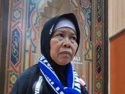 Embarkasi Surabaya Berangkatkan 20 Kloter ke Arab Saudi, 12 Jemaah Tertunda di AHES