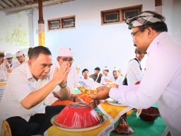 Bupati Tamba Hadiri Karya Rsi Yadnya Griya Mambal Batuagung