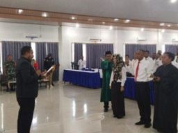 KPU Waropen Lantik 55 Panitia Pemilihan Distrik, Siap Sukseskan Pilkada dengan Profesional