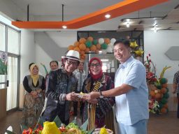 Fikom Unitomo Upgrade Ruang Perkuliahhan, Mahasiswa Siap-siap Betah