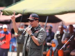 Kepala BNPB Letjen TNI Suharyanto Tinjau Pengungsi Gunung Ibu, Pastikan Kebutuhan Korban Terpenuhi