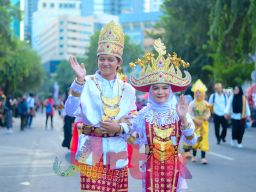 Surabaya Vaganza dalam ‘The Chronicle of Surabaya’, Pasangan Eri Cahyadi Pakai Busana Manten Pegon
