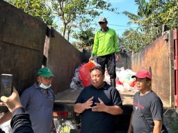 Kunjungan Anggota DPR RI ke TPA Desa Temesi: Apresiasi dan Harapan untuk Program Pengelolaan Sampah