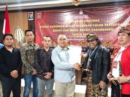 Wayan Kari Subali dan Ketut Putra Ismaya Daftar KPU Sebagai Calon Bupati dan Wakil Bupati Karangasem